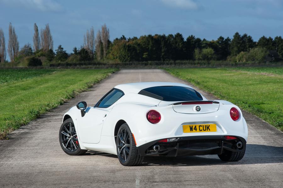  Alfa Romeo 4C 2015 года  (UK) (фото 26 из 45)